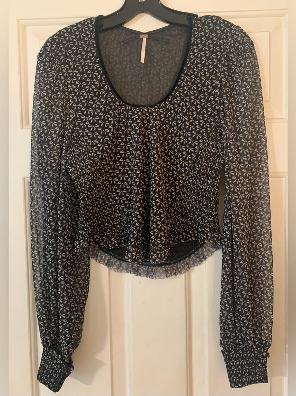 Free People Printed Long-Sleeve Scoop Neck Top Cropped - Black/White NWOT sz M